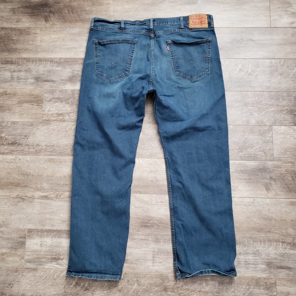 Levi's 505 Regular Fit Men's Medium Wash Jeans 40W 30L - Picture 2 of 7